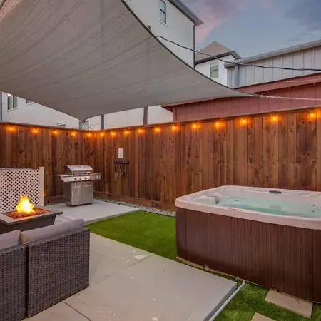 Houston Central Location - Stylish With Jacuzzi